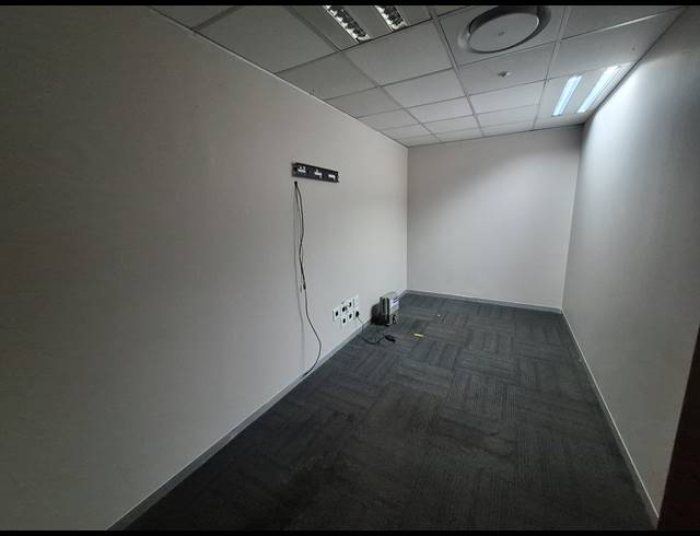 221M² OFFICE TO LET IN WOODMEAD